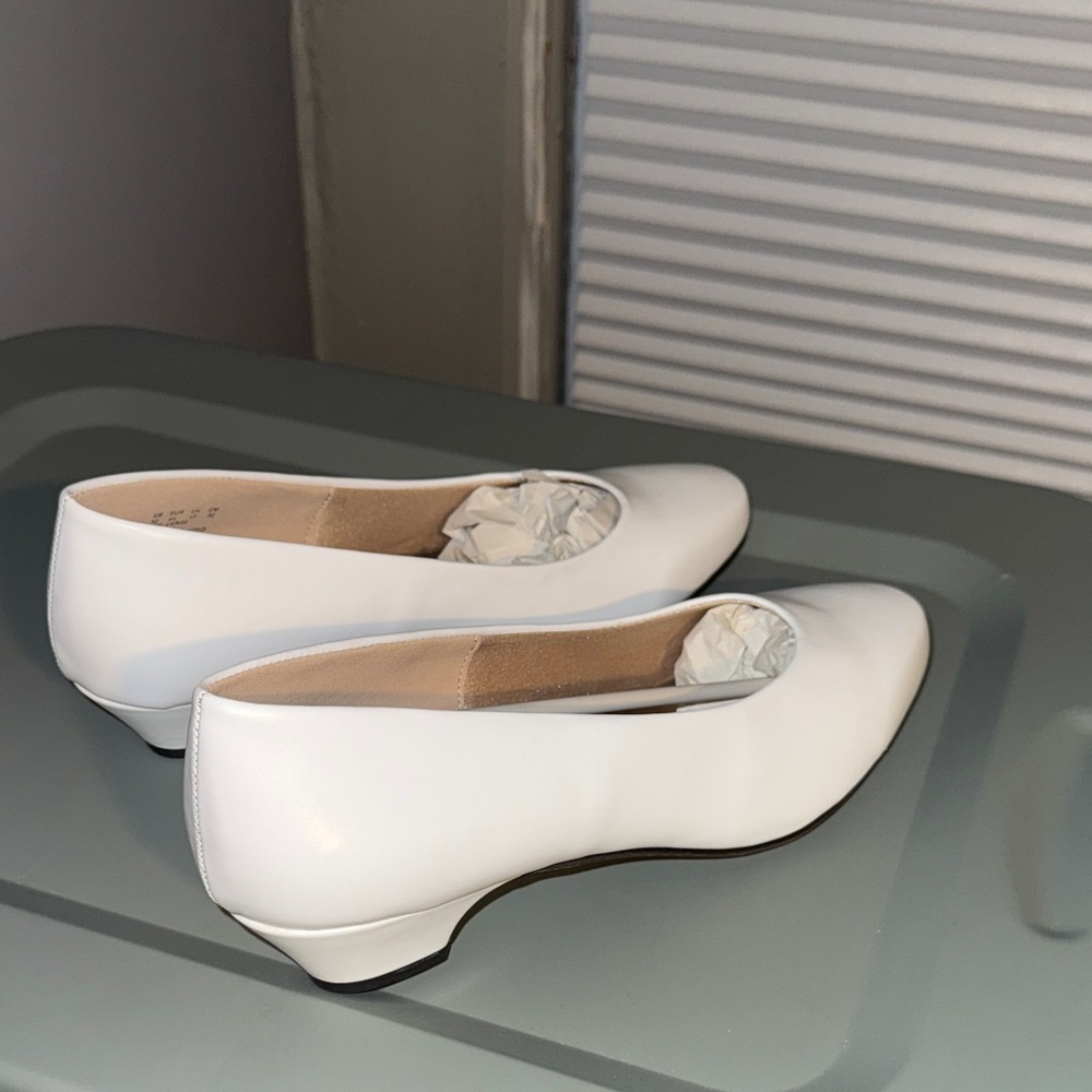 Soft Style White Women's Flats - Wide width - flash sale